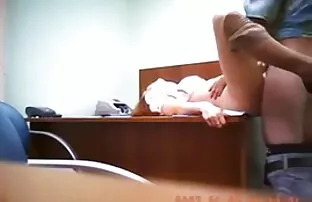 XXX 顔に座る 女性 の えろ 動画