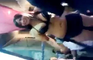 XXX 女の子は足を広げ、あきらめる え ろ 安心
