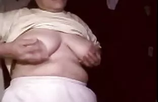 XXX ロシアの女性フルの小便でパンツ え ろ 安心