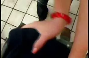 XXX 若い女の子が犯される えろ どう が 女