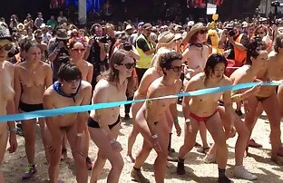 XXX 性別の後部座席のリムジン オナニー 女 えろ